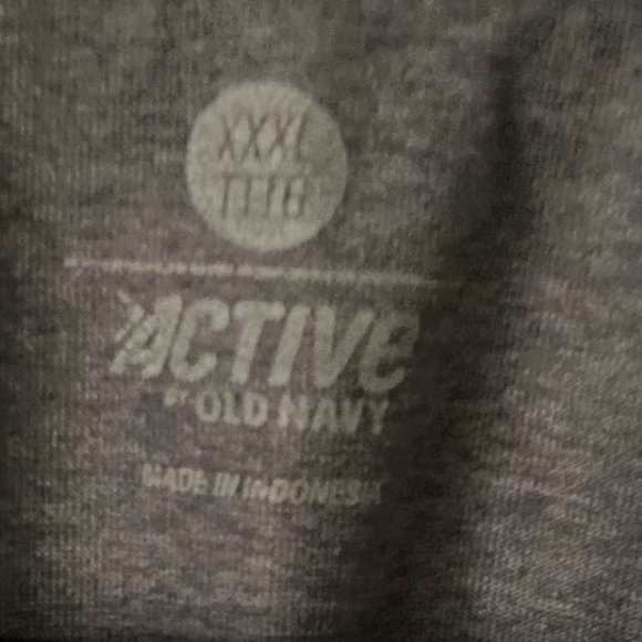 Old Navy Active T-shirt - Picture 6 of 6